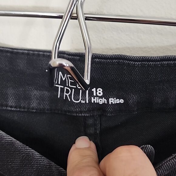 No Boundaries High Rise black distressed wide leg cropped plus size jeans sz 18 - Picture 4 of 9